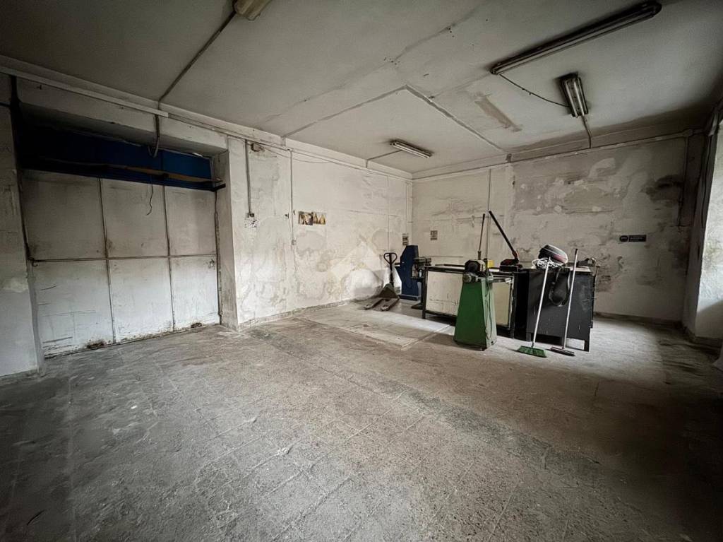 locale commerciale in vendita a Marano di Napoli