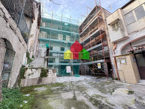 locale commerciale in vendita a Marano di Napoli in zona Centro Città