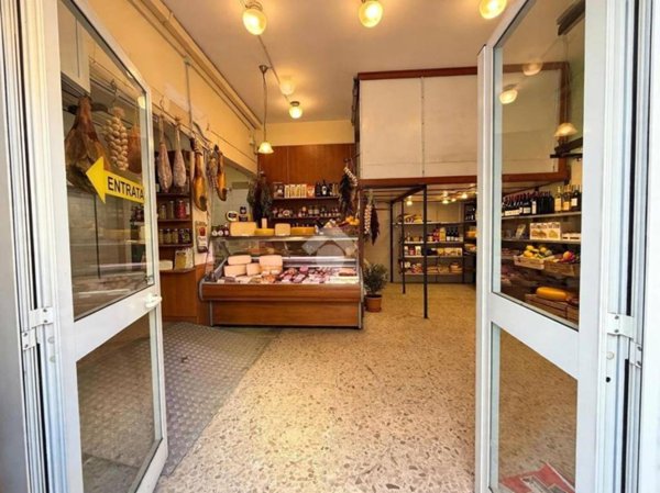negozio in vendita a Marano di Napoli