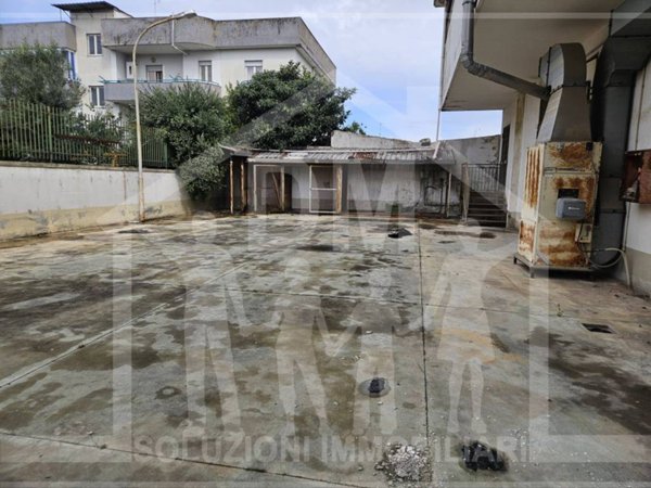 locale commerciale in vendita a Marano di Napoli
