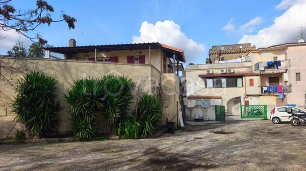 negozio in vendita a Marano di Napoli in zona Torre Caracciolo