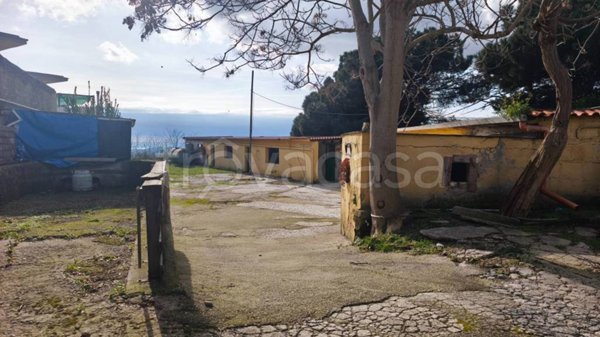 negozio in vendita a Marano di Napoli in zona Torre Caracciolo
