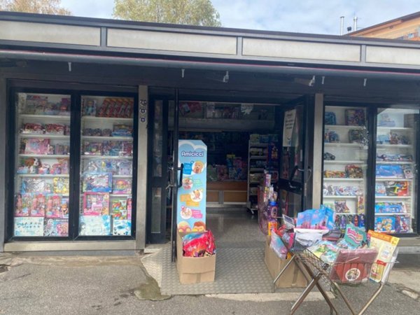 locale commerciale in vendita a Marano di Napoli in zona San Rocco