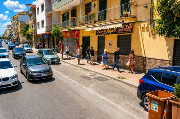 negozio in vendita a Marano di Napoli in zona Centro Città