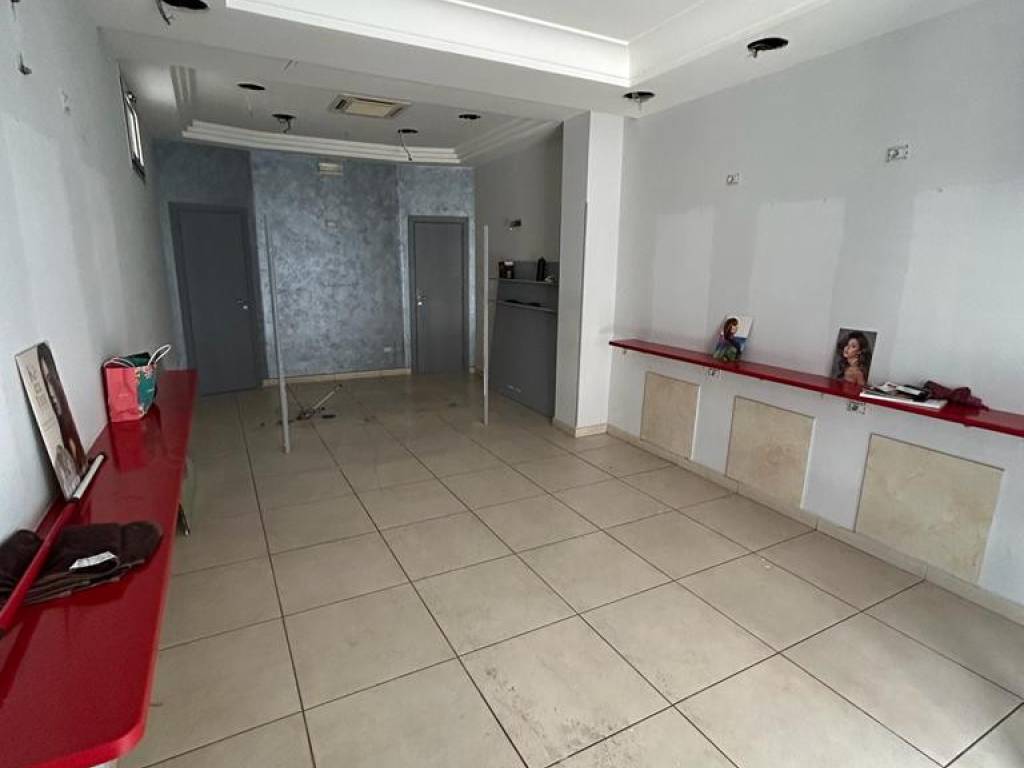 negozio in vendita a Marano di Napoli in zona Centro Città