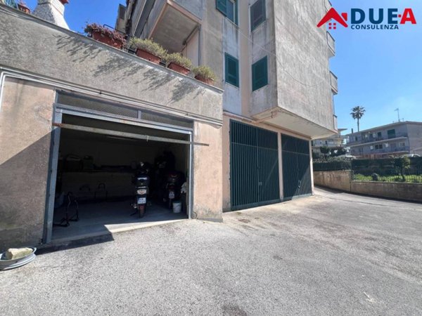 locale commerciale in vendita a Marano di Napoli in zona Centro Città