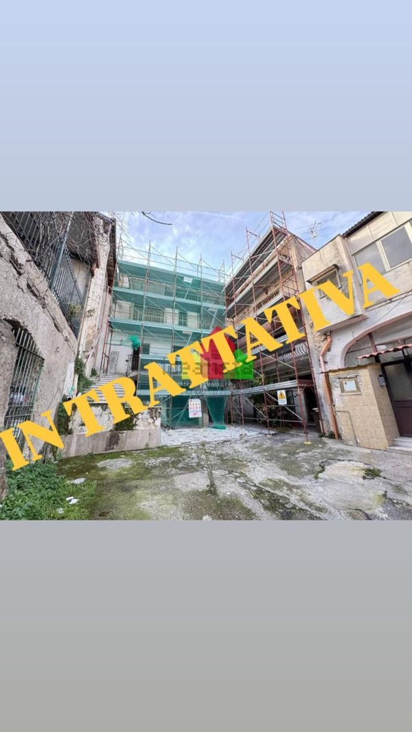 locale commerciale in vendita a Marano di Napoli in zona Centro Città