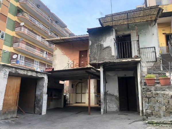 locale commerciale in vendita a Marano di Napoli