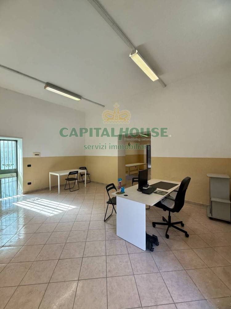 locale commerciale in vendita a Marigliano
