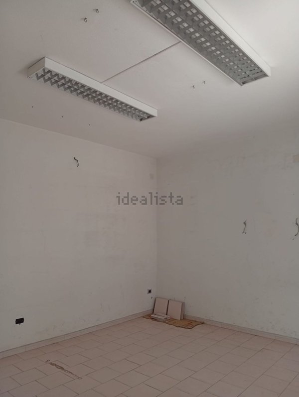 locale commerciale in vendita a Marigliano
