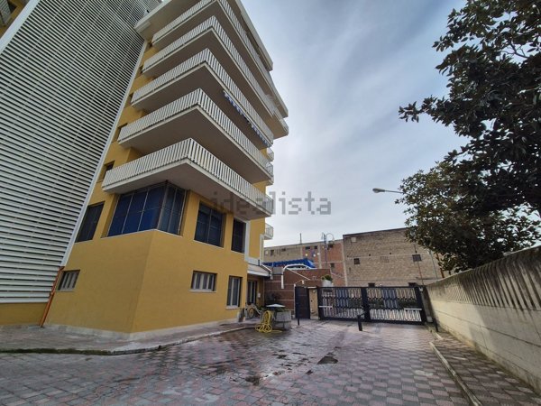 locale commerciale in vendita a Marigliano