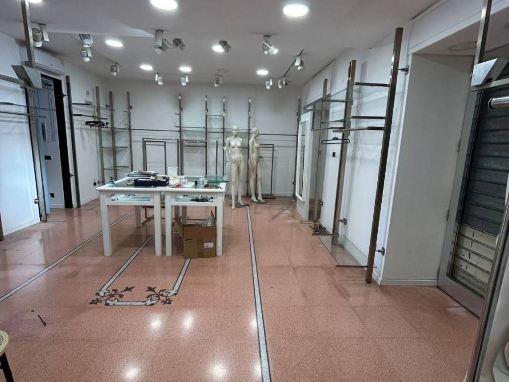 negozio in vendita a Marigliano