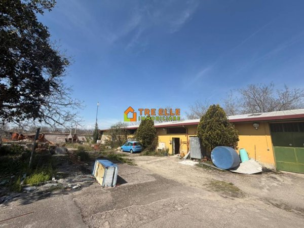 locale commerciale in vendita a Marigliano