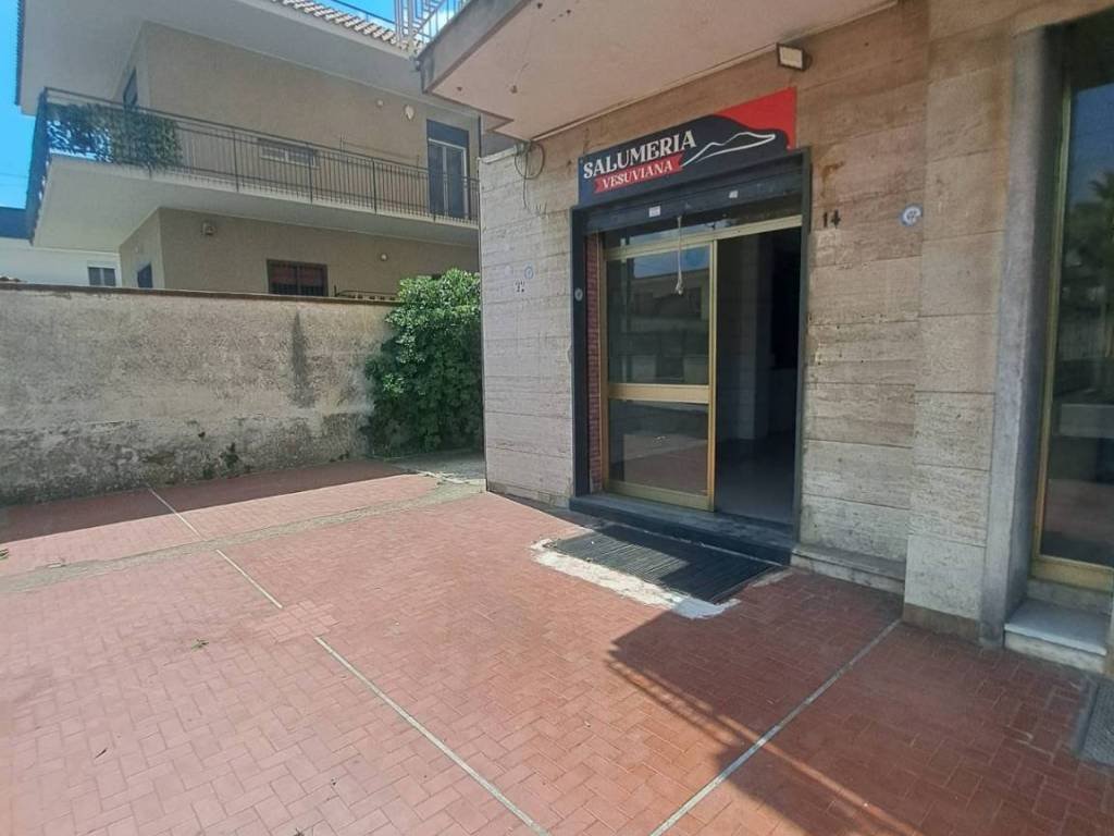 negozio in vendita a Marigliano in zona Lausdomini