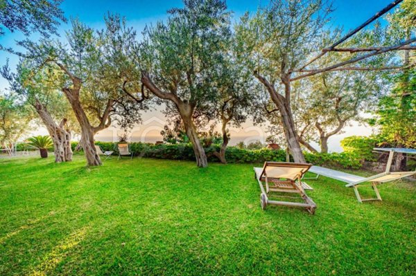 casa indipendente in vendita a Massa Lubrense in zona Marciano