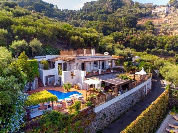casa indipendente in vendita a Massa Lubrense