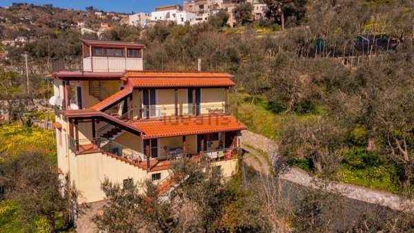 casa indipendente in vendita a Massa Lubrense in zona Torca