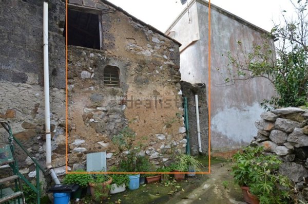 pentavano in vendita a Massa Lubrense in zona Torca