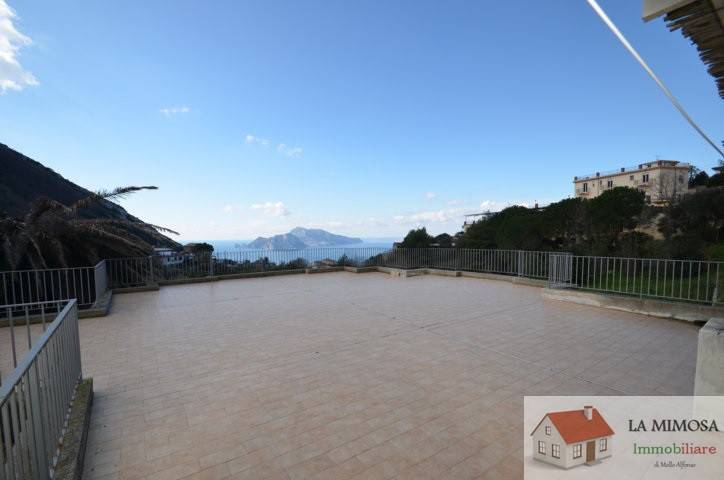 casa indipendente in vendita a Massa Lubrense in zona Termini