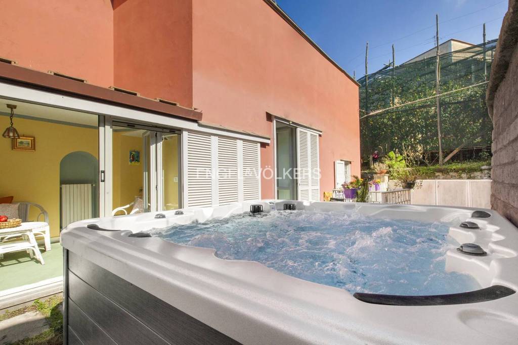 casa indipendente in vendita a Massa Lubrense in zona Nerano