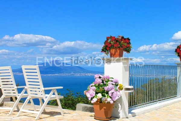 casa indipendente in vendita a Massa Lubrense in zona Sant'Agata sui Due Golfi