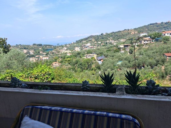 appartamento in vendita a Massa Lubrense in zona Sant'Agata sui Due Golfi