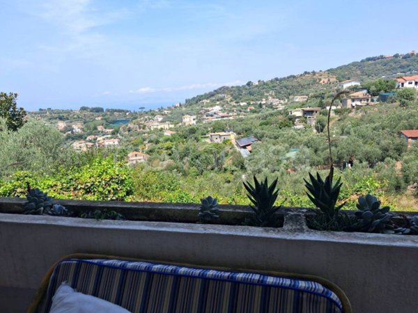 appartamento in vendita a Massa Lubrense in zona Sant'Agata sui Due Golfi
