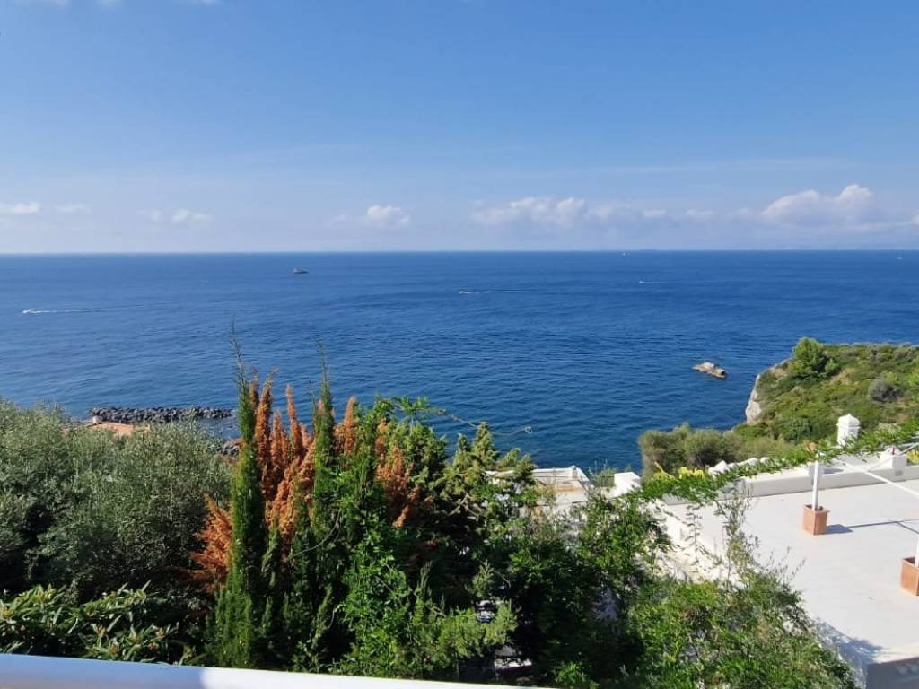 casa indipendente in vendita a Massa Lubrense