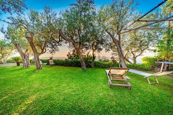 casa indipendente in vendita a Massa Lubrense in zona Marciano