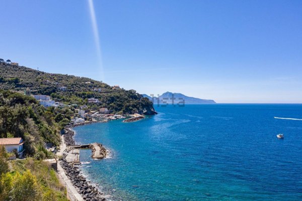 casa indipendente in vendita a Massa Lubrense