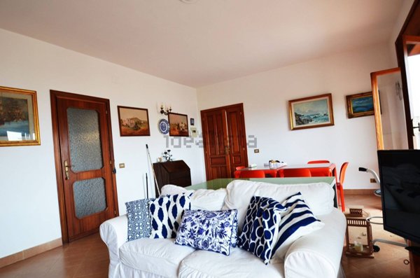 appartamento in vendita a Massa Lubrense in zona Sant'Agata sui Due Golfi