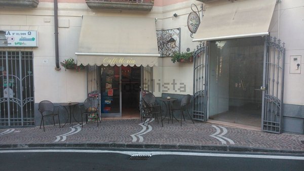 locale commerciale in vendita a Massa Lubrense