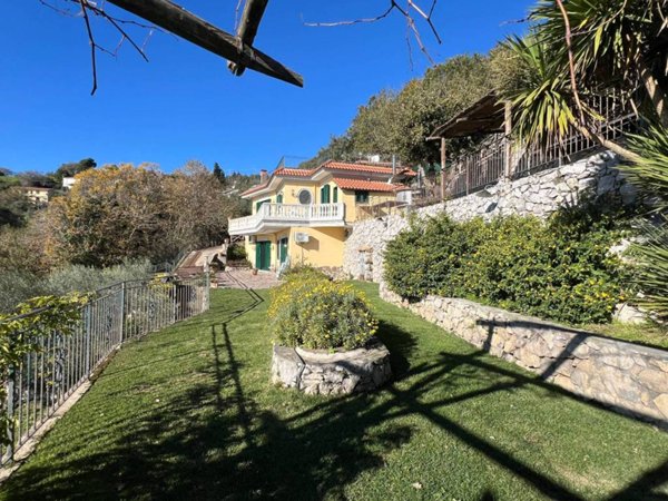 casa indipendente in vendita a Massa Lubrense