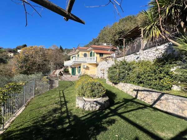 casa indipendente in vendita a Massa Lubrense in zona Nerano