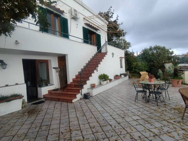 casa indipendente in vendita a Massa Lubrense