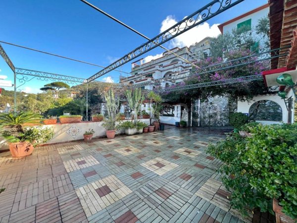 casa indipendente in vendita a Massa Lubrense