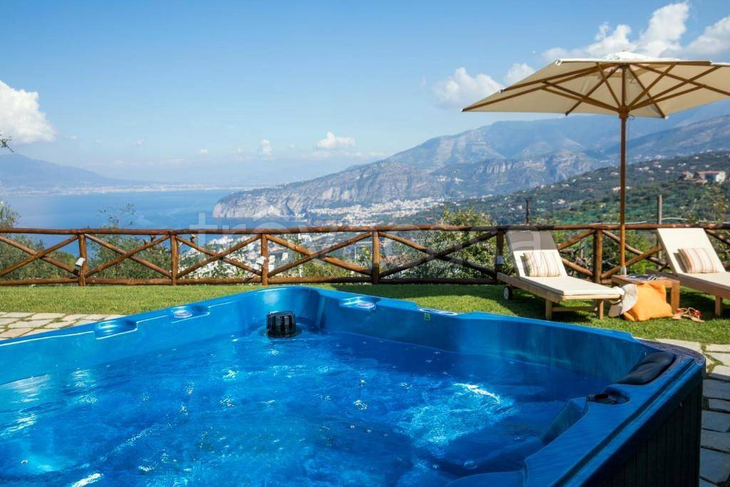 casa indipendente in vendita a Massa Lubrense