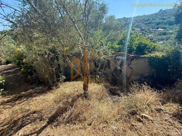 locale commerciale in vendita a Massa Lubrense