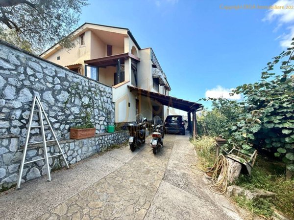 casa indipendente in vendita a Massa Lubrense