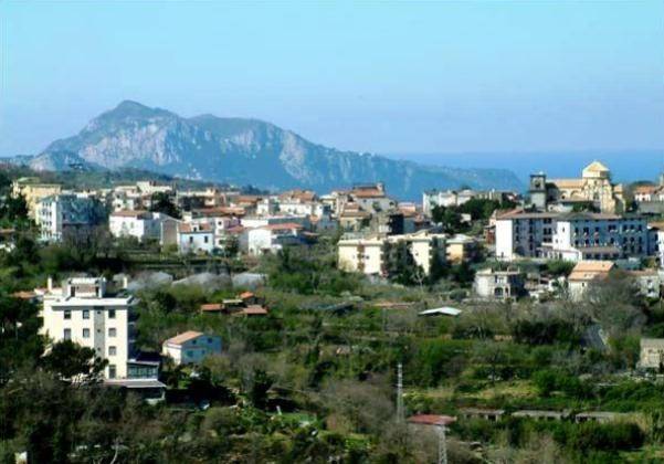 negozio in vendita a Massa Lubrense in zona Sant'Agata sui Due Golfi