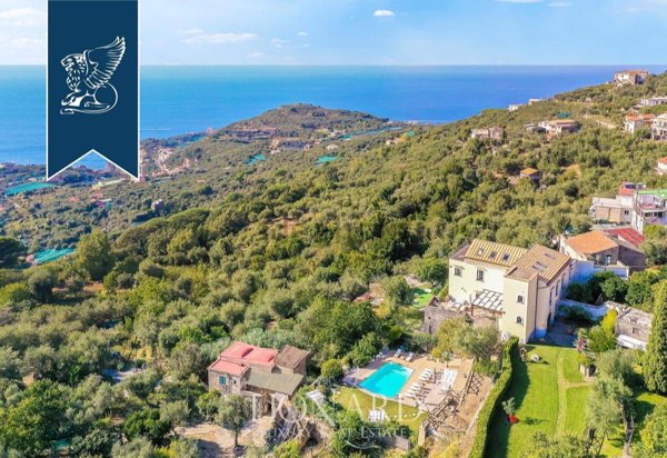 casa indipendente in vendita a Massa Lubrense