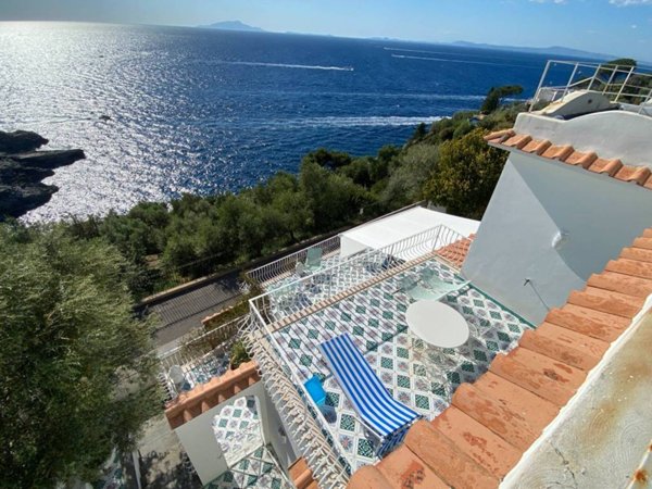 casa indipendente in vendita a Massa Lubrense in zona Punta Lagno