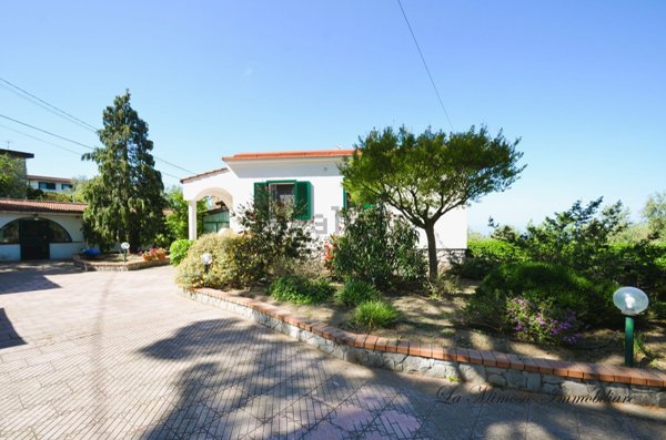 casa indipendente in vendita a Massa Lubrense in zona Sant'Agata sui Due Golfi