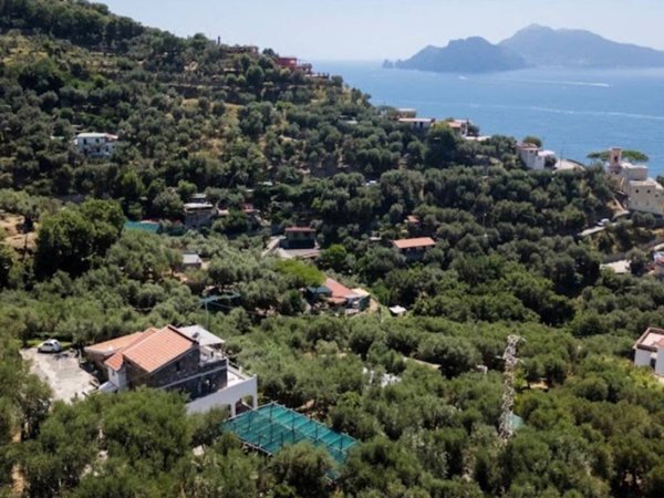 casa indipendente in vendita a Massa Lubrense in zona Marciano