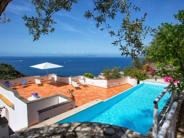 casa indipendente in vendita a Massa Lubrense