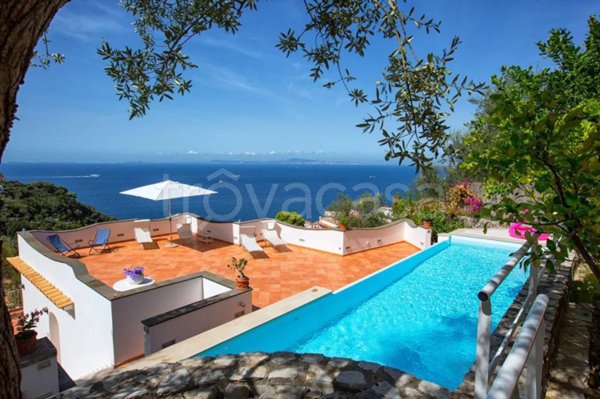 casa indipendente in vendita a Massa Lubrense in zona Punta Lagno