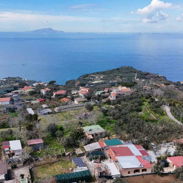 appartamento in vendita a Massa Lubrense in zona Sant'Agata sui Due Golfi