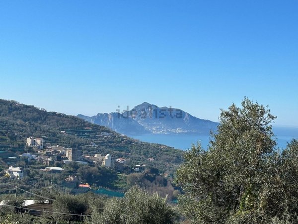 appartamento in vendita a Massa Lubrense in zona Sant'Agata sui Due Golfi