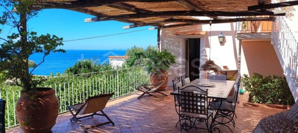 casa indipendente in vendita a Massa Lubrense in zona Marciano