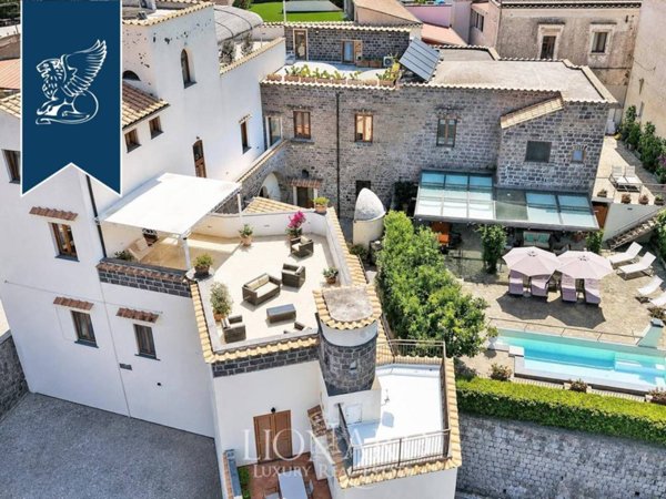 casa indipendente in vendita a Massa Lubrense in zona Schiazzano